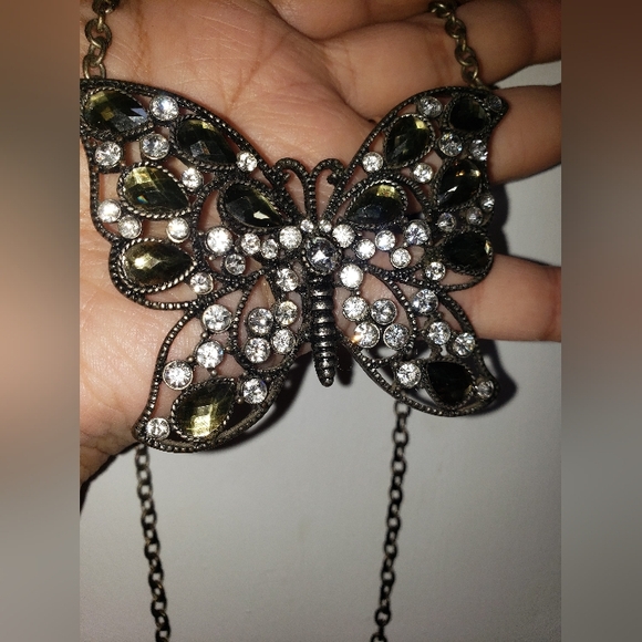 Vintage butterfly necklace - Picture 7 of 10
